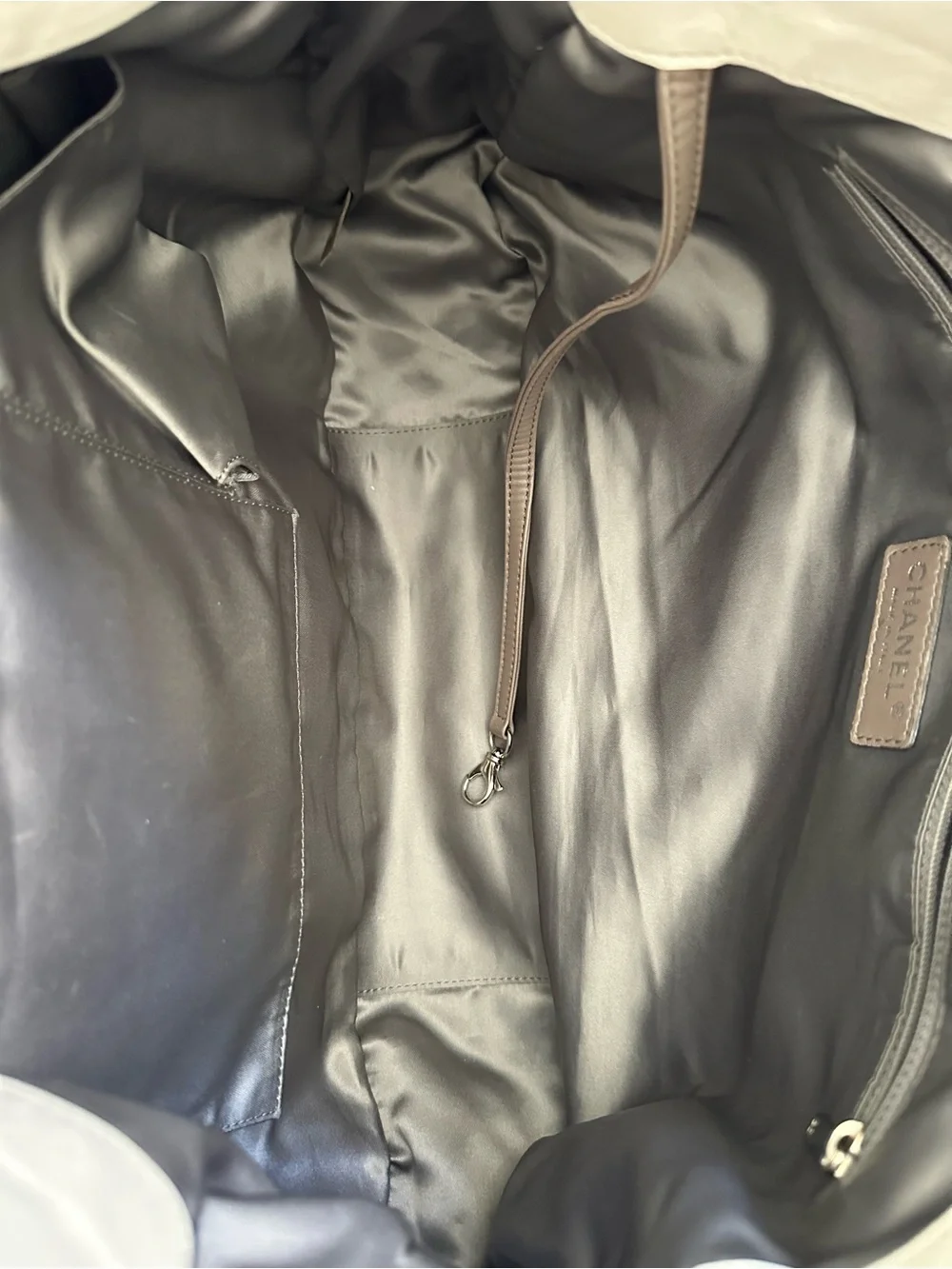 CHANEL bag white